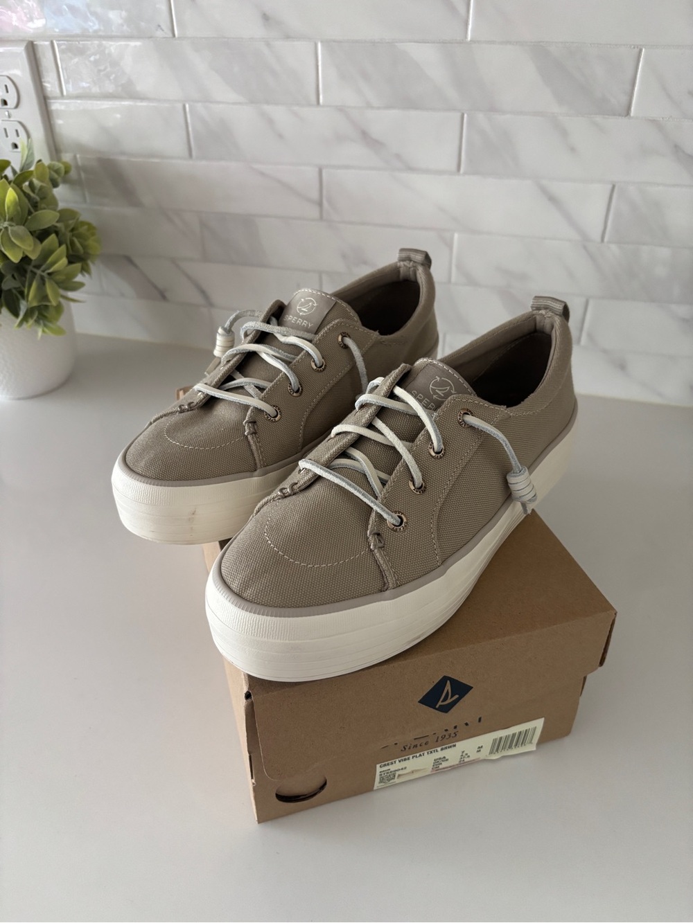 Sperry Canvas Platform Sneaker - Taupe Size 7 - worn just once for a trip!